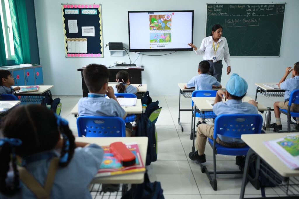 Newton World School - Digital Classroom